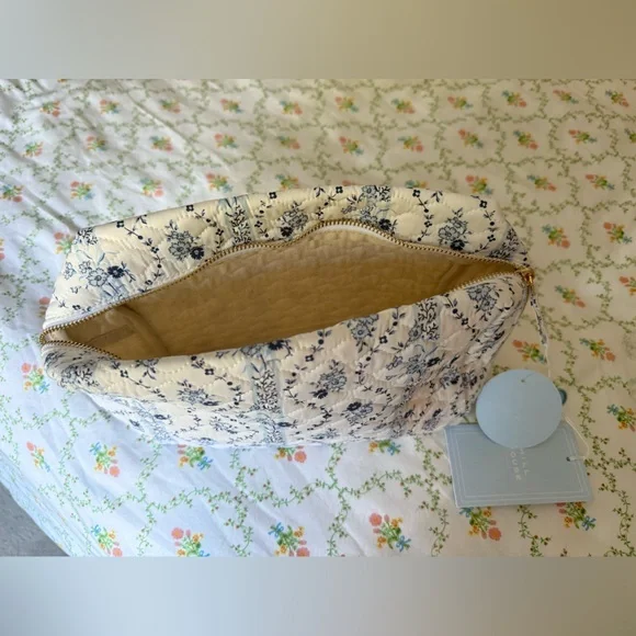 NWT Hill House The Quilted Cosmetic Bag - Blue Vine Stripe Pouch Floral White - Picture 4 of 5